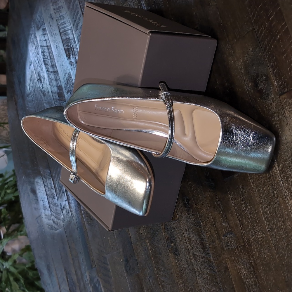 NWT - Franco Sarto Tinsley Metallic Silver Ballet Flats - Picture 2 of 11